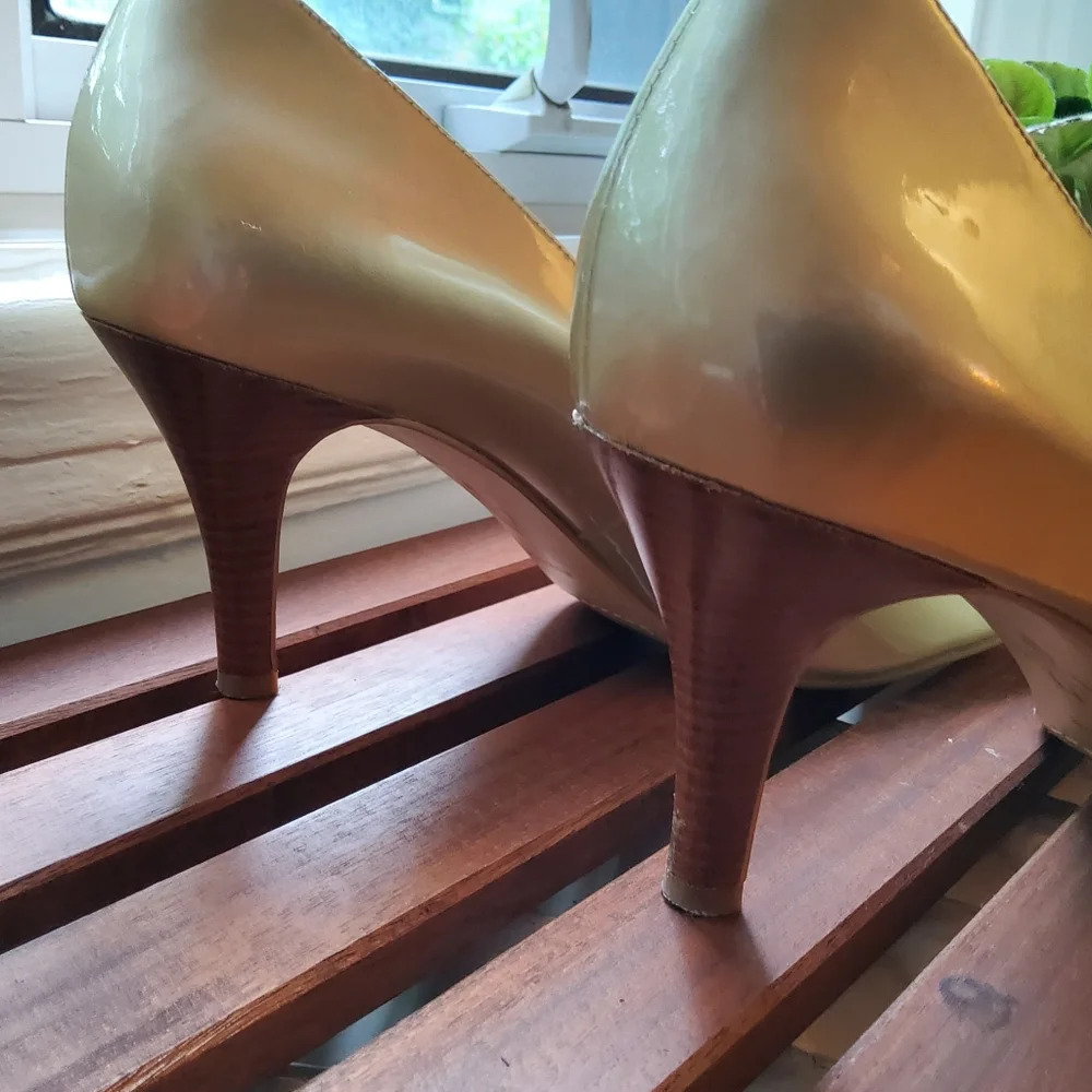 ✔️ NIKE AIR COLE HAAN LAINEY OPEN TOE PUMP GOLD METALLIC PATENT SIZE 10B - Picture 5 of 6